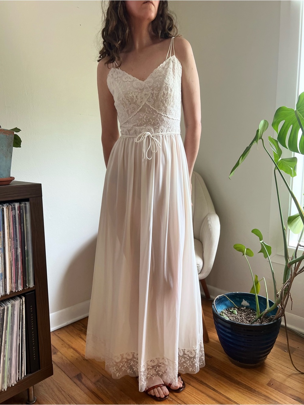 1950s White Lace Nightgown / Slip Dress - Picture 8 of 14